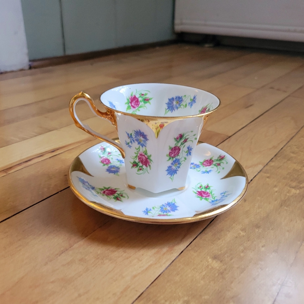 Vintage Salisbury Bone China Floral Teacup Set